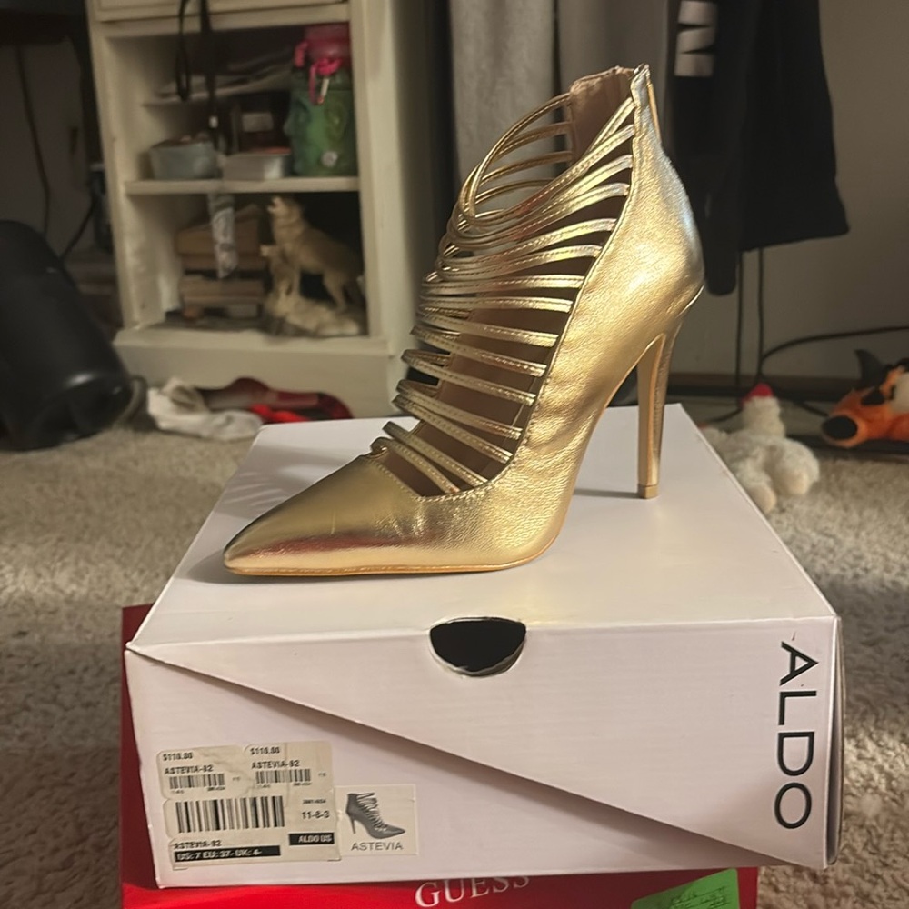 My favorite color golddd😍